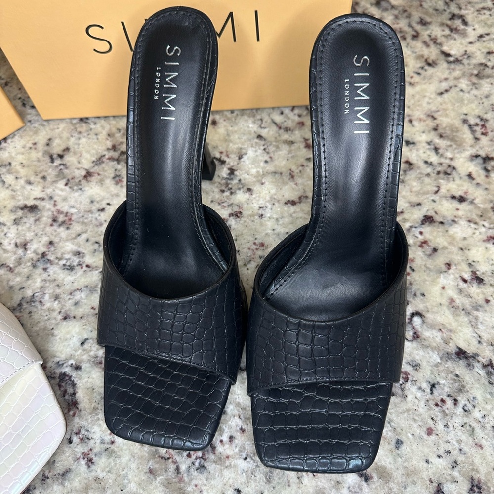 Bundle deal Simmi London Estelle heels size 9. One black pair one white pair. - Picture 3 of 7